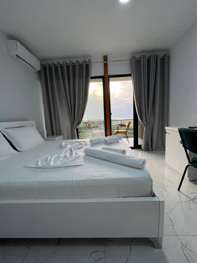 Restorant Hotel Xheni Драч Екстер'єр фото